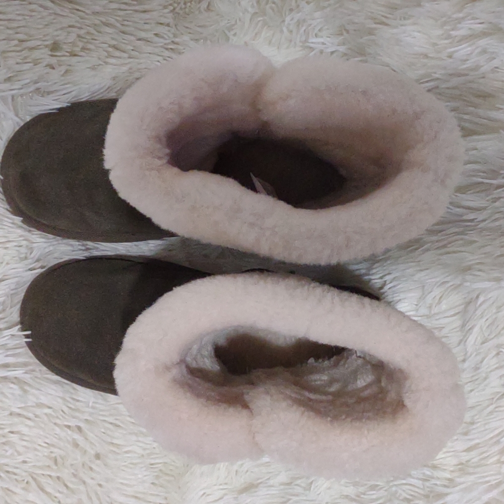 Ugg Koolaburra Size 8 Hunter Green Boot. - image 3